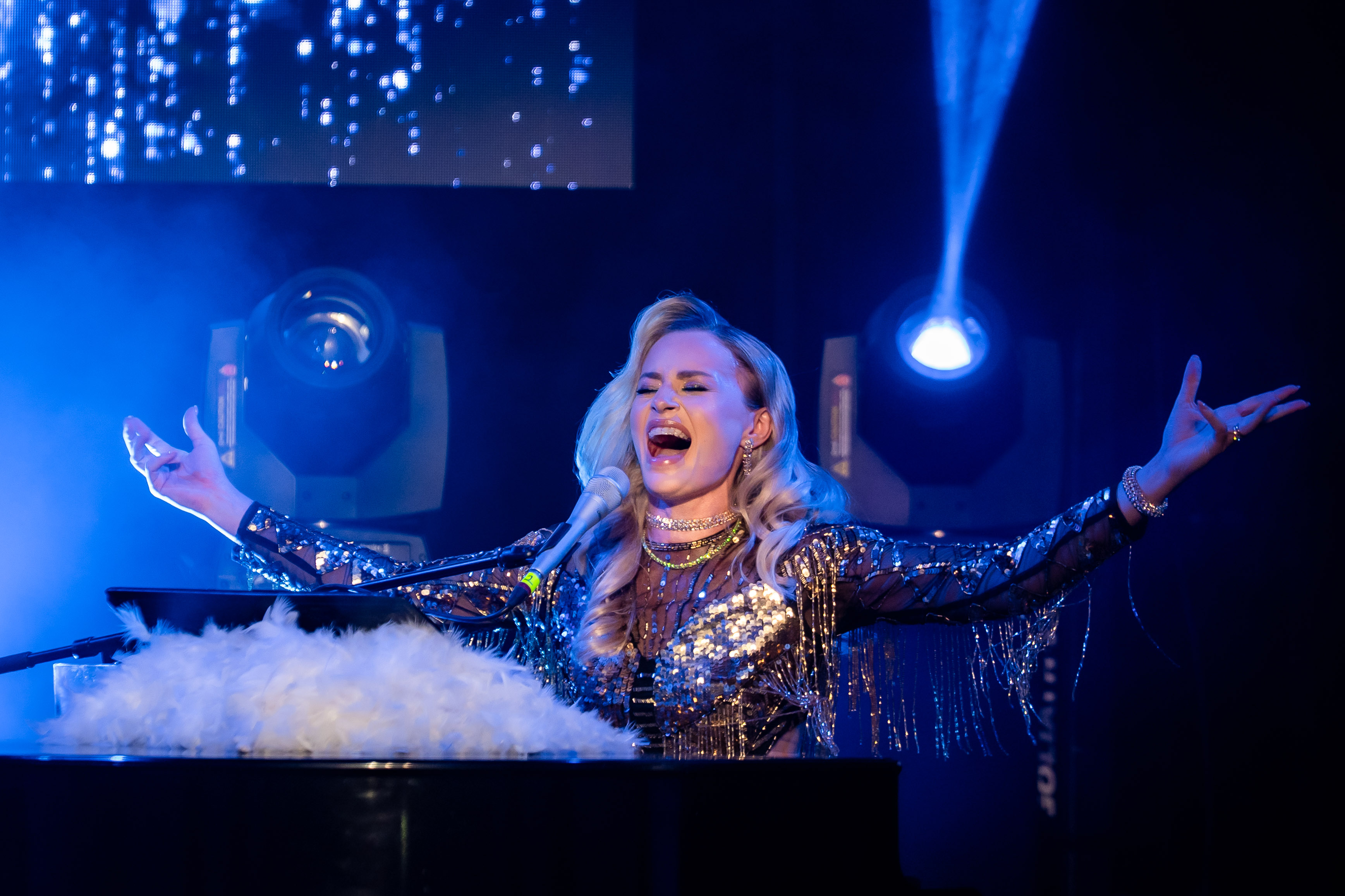 NOVOROCNY KONCERT KOSICKA ROZPRAVKOVA POSTA-72